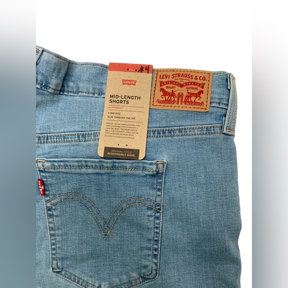LEVI’S Light Wash Blue Mid-Rise Mid-Length Hypersoft Jean Shorts, 18 - Picture 5 of 5